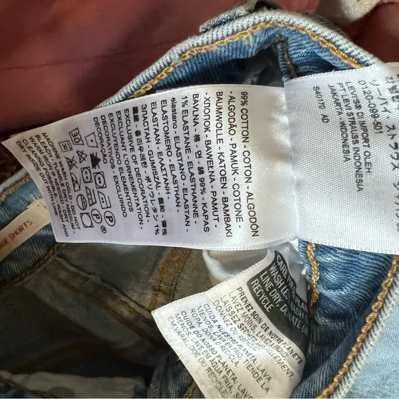 Levi’s Premium Ribcage Shorts - Picture 3 of 4